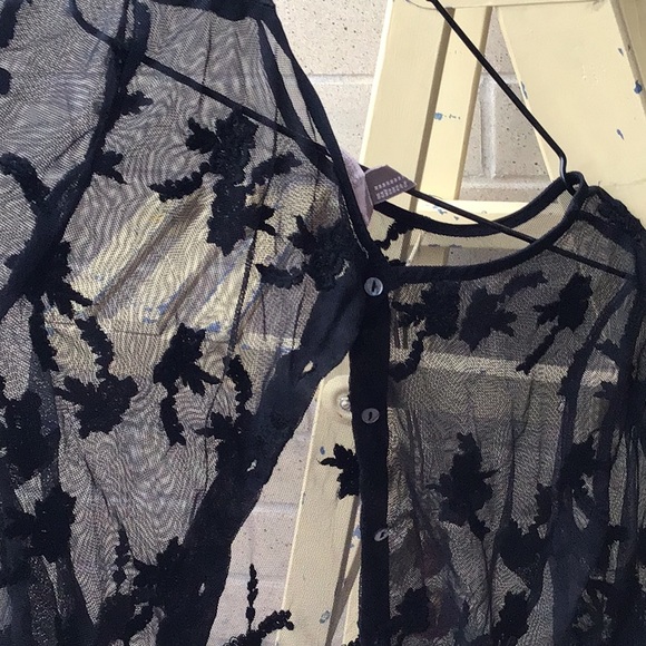 Black lace blouse - Picture 3 of 3